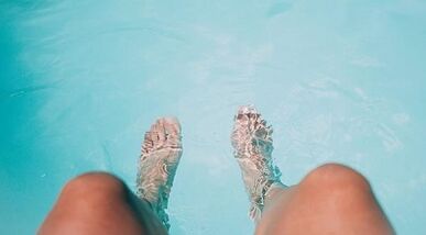 Prevention of the development of fungi on the toenails